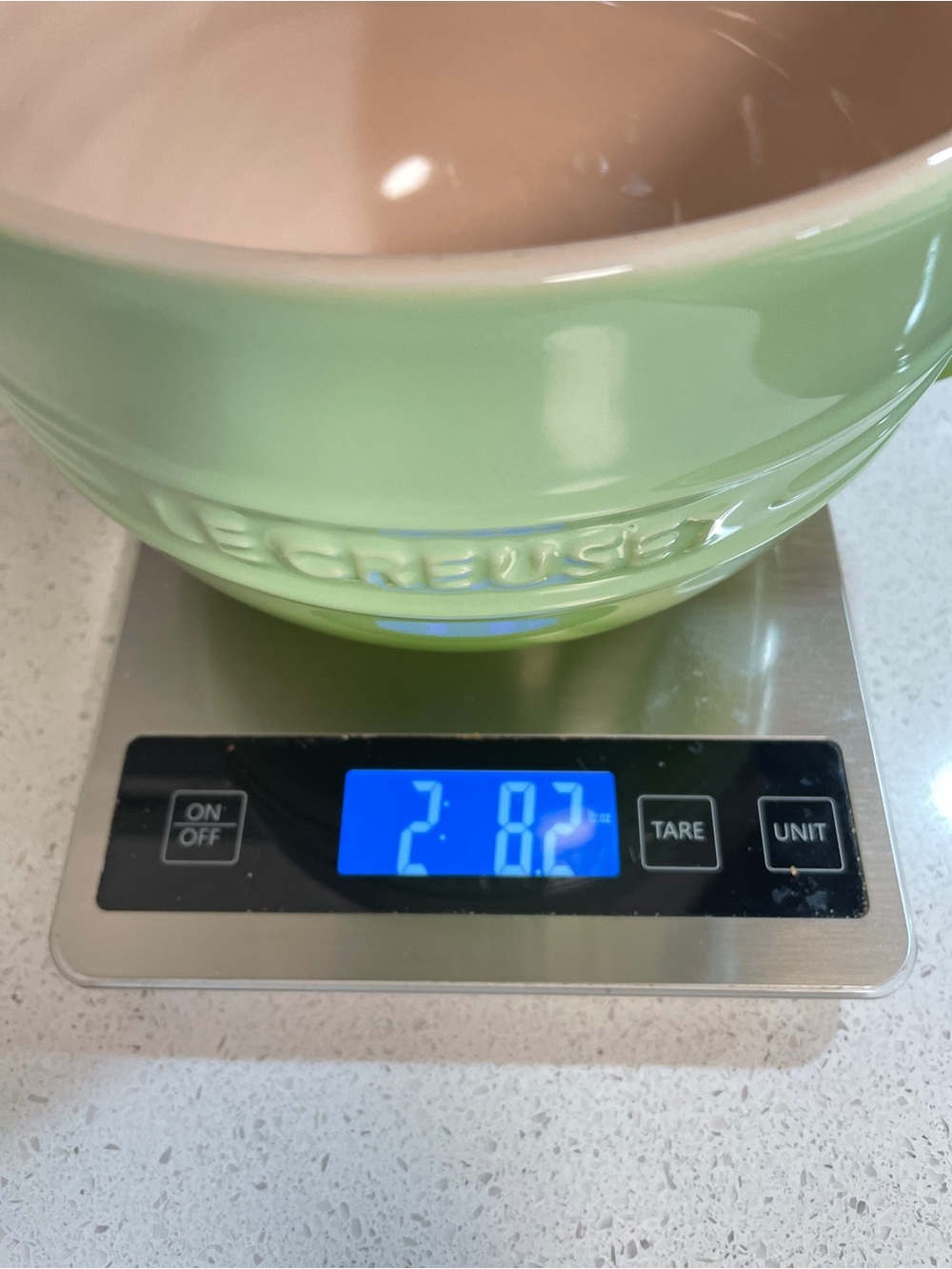 Le Creuset Kiwi Ombré 2 Qt Stoneware Batter Bowl w/ Spout Discontinued - Picture 14 of 14